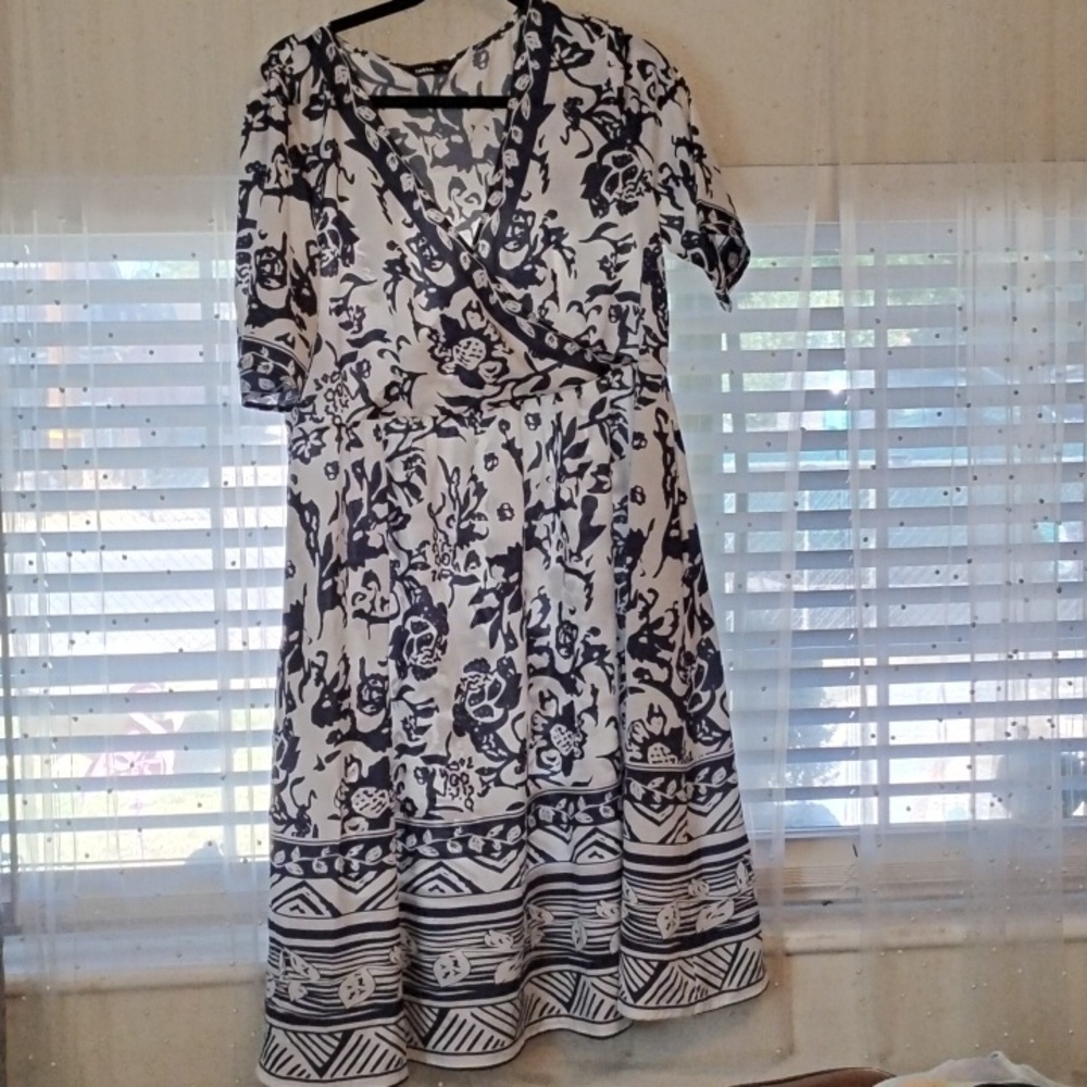 Hekka, Blue & White V-Neck Short Sleeve with Side Zipper Dress, Size: XL